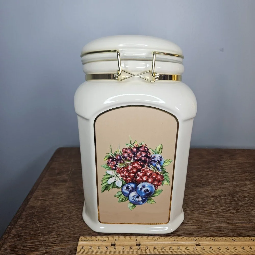 Knott's Berry Farm Ceramic Cookie Jar Berry Fruit Airtight Bale Flip Top Cream - Picture 3 of 8
